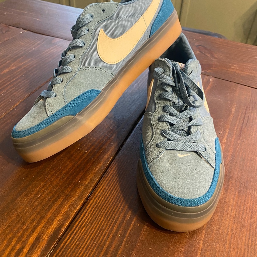 Like New women’s Nike Air Zoom - sz10